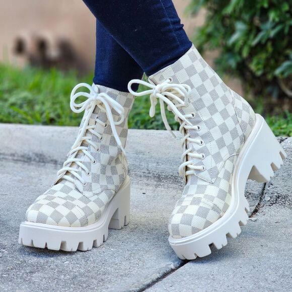 Womens Checkered Lace Up Block Heel Boots - Picture 3 of 6